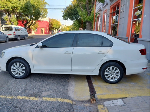 Imagen 17 de 19 de Volkswagen Vento 2014 2.0 Advance I 110cv