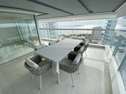 Apartamento De 3 Dormitorios En Venta En Miami Boulevard, Punta Del Este.
