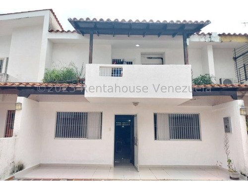 Casa Quinta En Venta Ubicada En El Trigal Norte Valencia Carabobo Cod 24-19482 Eloisa M