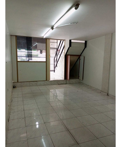 Local En Alquiler Calle Junin Barrio Lourdes Maracay Aragua