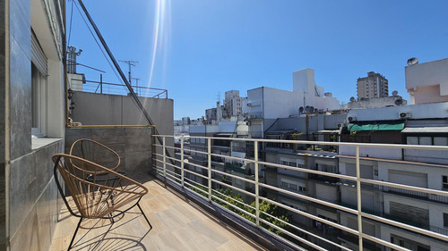 Venta - Departamento Dos Ambientes Reciclado A La Calle Con Balcón Terraza - Santa Fe 2061