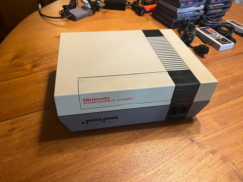 Nintendo Nes Standard - 1985 + 11 Juegos Gris