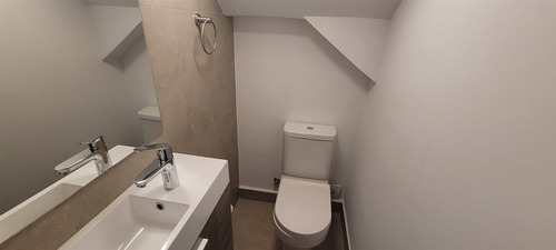 Casa En Arriendo De 6 Dorm. Colegio Huinganal