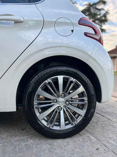 Peugeot 208 1.6 Feline