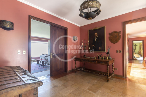 Casa En Venta De 6 Dorm. En Las Condes
