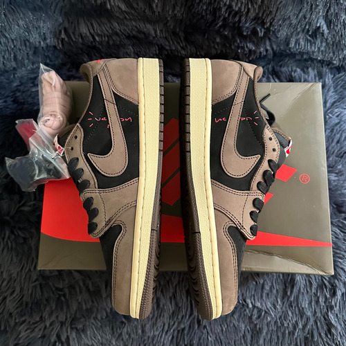 Air Jordan 1 Low Travis Scott Mocha 40 (Usado)