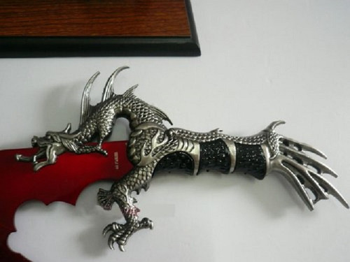 Daga Roja De Dragon Acero Con Base Para Mesa