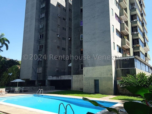 En Alquiler Amplio Y Hermoso Apartamento Ubicado En Excelente Zona De Valencia, Rodeada De Naturaleza, Tranquilidad, Paz Y Una Espectacular Vista, Cuenta Con Frescas Y Cómodas Habitaciones