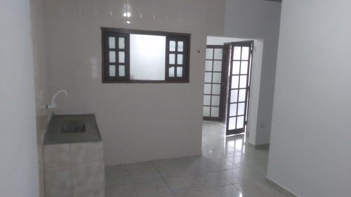 Casa . Suíte Com Sacada Mais 1 Banheiro Dentro 1 Fora