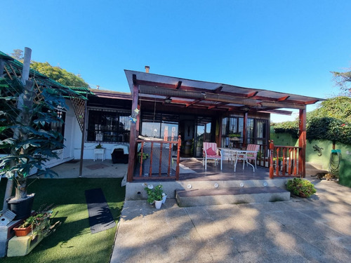 Se Vende Casa Con 2 Cabañas Ubicada En Sector Miraflores