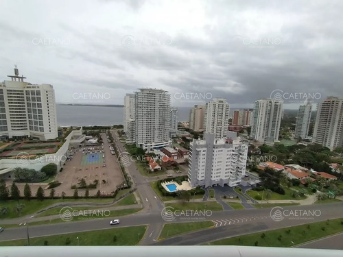 Alquiler Anual, Temporal Apartamento 2 Dormitorios. Playa Mansa, Punta Del Este