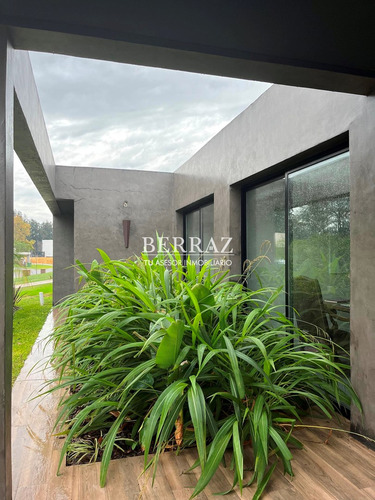 Casa En Venta En Barrio La Calesa Pilará Pilar Lote De 955 M2