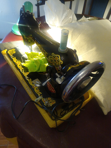 Máquina De Coser Newbee Negro (Usado)