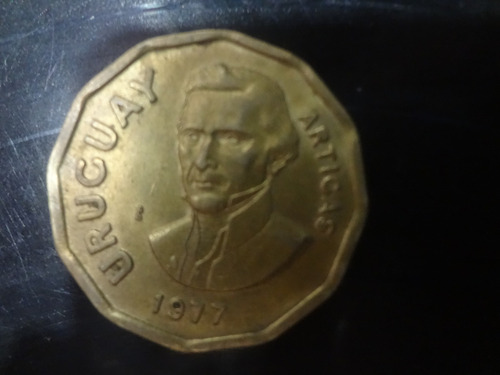 Moneda De Uruguay 1 Nuevo Peso Año 1977 Aluminio Bronce