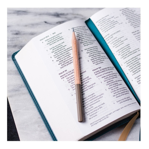 Imagen 5 de 10 de Biblia En Inglés New King James Deluxe Tamaño Compacto Aqua