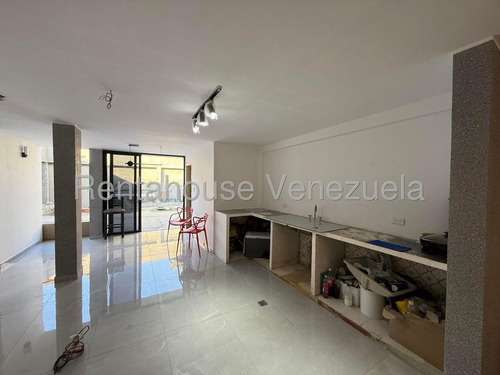 Hermosa Casa Quinta De 2 Niveles En Venta Ubicada En Alto Prados Del Este 25-17674
