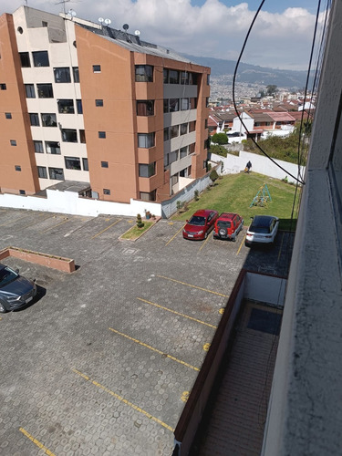 Arriendo Habitación Amoblada / Garaje /señorita Norte De Quito Sector Kennedy