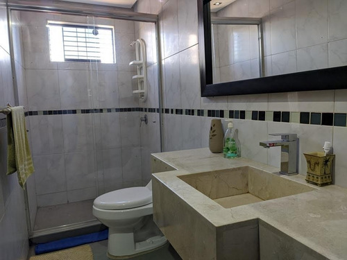 Imagen 13 de 19 de Rosaura Cortez Vende Town House Tipo Villa En Urb Las Chimeneas Res. Aragon