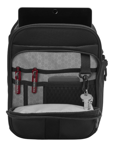 Imagen 5 de 8 de Mariconera Travel Companion Negra Victorinox