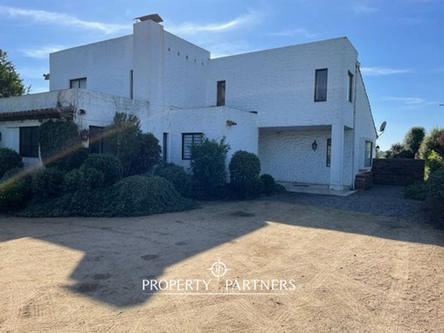 Casa Con Vista A Áreas Verdes
