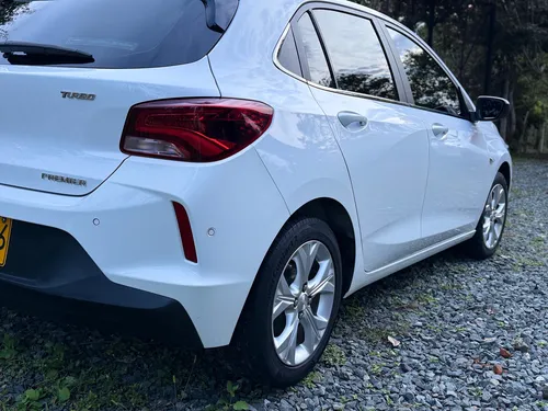 Chevrolet Onix 1.0T Premier Hatch At