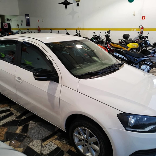 Volkswagen Voyage 1.0 Seleção Tec Total Flex 4p 2014