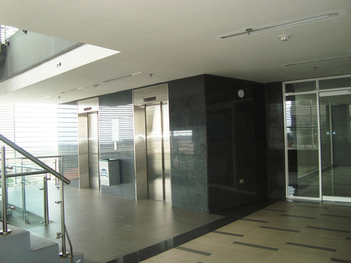 Locales Centro Comercial Sotavento Frente Al Aereopuerto De Maiquetia