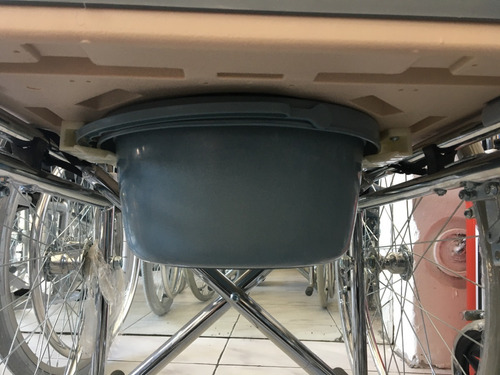 Imagen 3 de 10 de Silla De Ruedas En Hierro Con Inodoro Desmontable Nueva Gtia