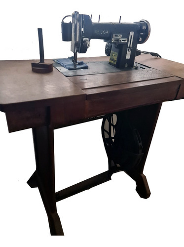 Maquina De Coser Antigua C/mueble Necchi 