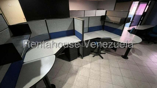 En Venta Local Comercial. - Urb. Chacao.