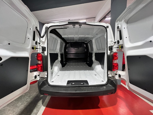 Imagen 9 de 17 de Jumpy L3 Hdi 115 Mt6 Business Furgon 2023 0 Km Ciu