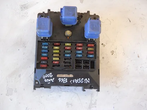 comprar Vendo Caja De Fusible Y Relay De  Nissan B14, Año 2000