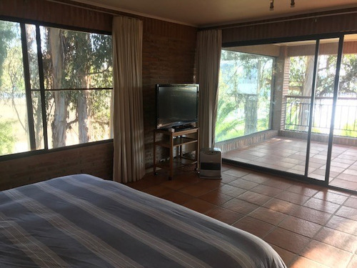 Gran Sitio C/ 2 Casas Ambas C/ Orilla De Lago Y Embarcadero