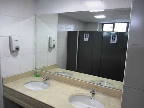 Arriendo Oficina 508 Chapinero Quinto Piso De 34mt Un Solo Espacio Iluminada Sol En La Tarde Luces Led Piso En Cerámica Un Baño Privado Y 6 Baterías De Baños Comunales Ascensor Escaleras De Emergencia