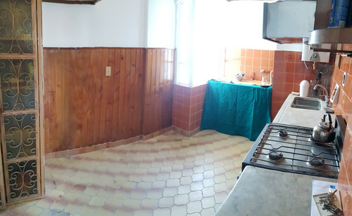 Imagen 13 de 14 de Castro Al 1700 Entre Salcedo E Inclán, Boedo. Piso 3. Al Frente Con Balcón Corrido A La Calle. 3 Ambientes. 2 Dormitorios. Superficie 68 M2. Cochera Fija Y Cubierta. Cocina Grande Con Lavadero