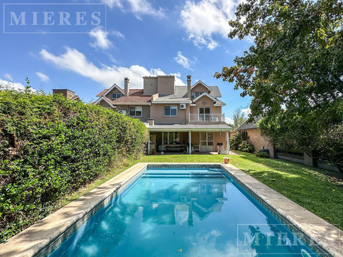 Casa En  Venta En El Barrio Tres Horquetas