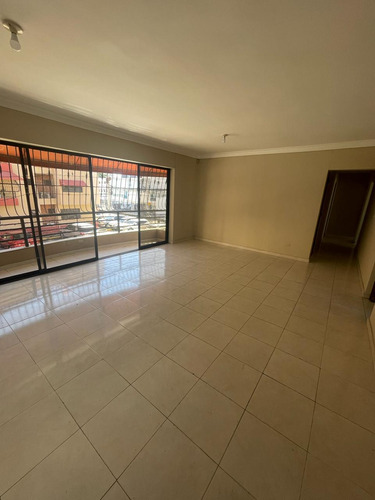 Apartamento En Los Prados Segundo Nivel De Oportunidad 