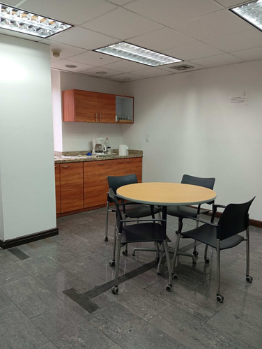 Oficina / Alquiler / Urb.: Los Palos Grandes / 140 Mts2