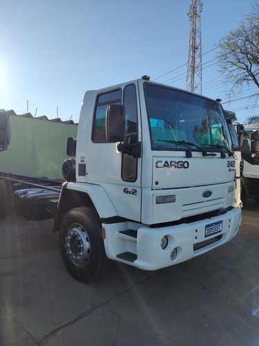 Imagem 2 de 10 de Ford Cargo 2422