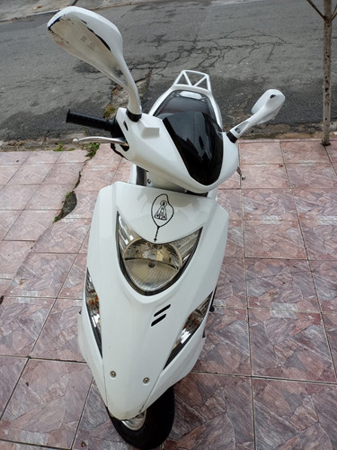 Imagem 2 de 4 de Burgman 125i 2013/2014