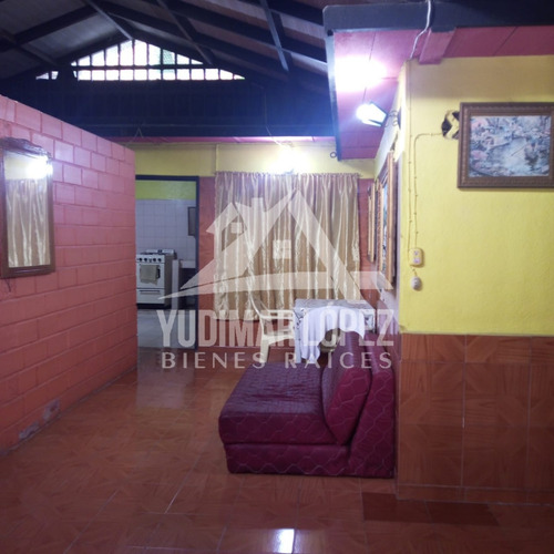 Cómoda Habitación En Alquiler Para Damas, Sector Camoruco, El Castaño, Maracay Edo. Aragua.