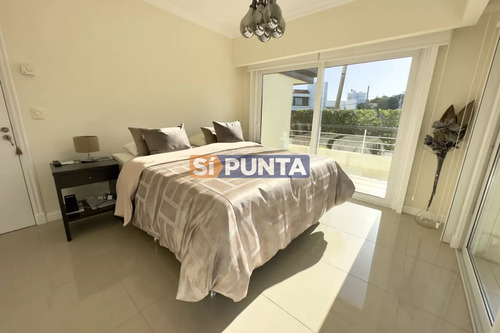 Apartamento En Alquiler De 3 Dormitorios Con Piscina Y Parrillero En Veramansa - Mansa