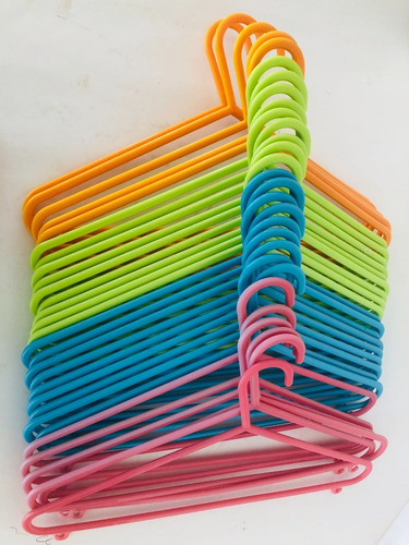  Ganchos Plástico Resistentes Colores Paquete 32 Unds