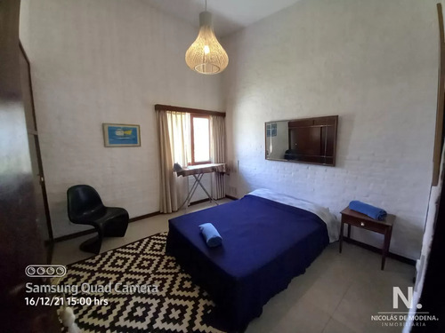 Vende Casa En Excelente Estado, Reciclada. De 6 Dormitorios En Peninsula. Punta Del Este