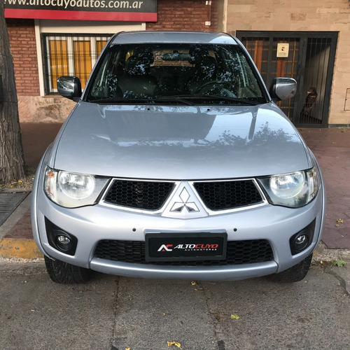 Imagen 2 de 9 de Mitsubishi L-200