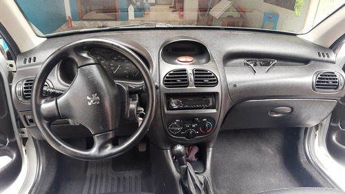Imagem 3 de 10 de Peugeot 206 2008 1.4 Moonlight Flex 5p