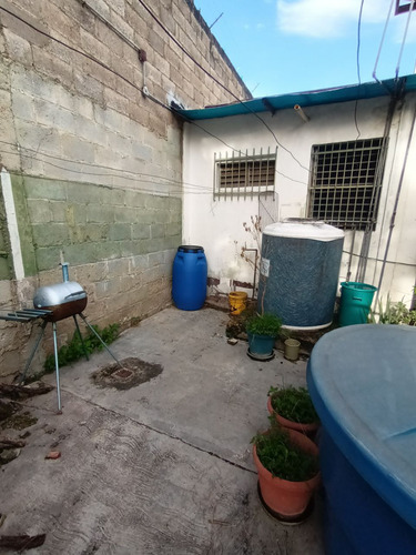 Terreno En Venta En El Barrio Lourdes, Maracay