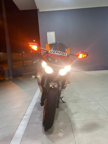 Imagem 1 de 11 de Cbr 1000rr Fireblade 2011