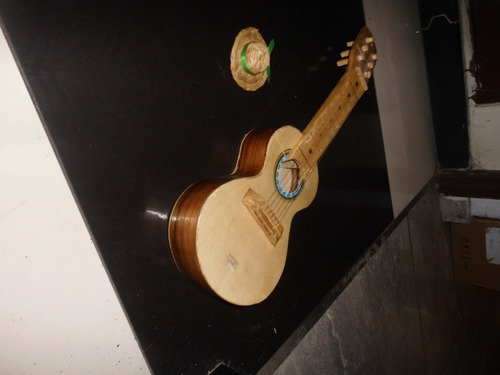 Vendo Ukelele De Madera En Mjuy Buen Estado Funciona Ok!! 35