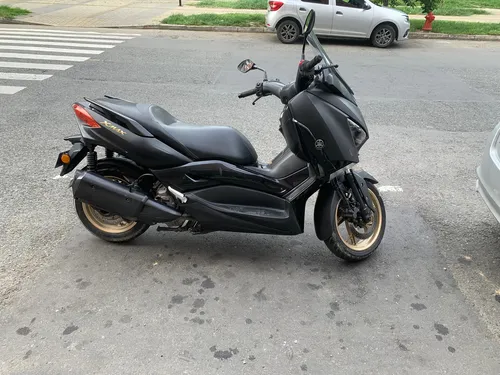 X-max 300
